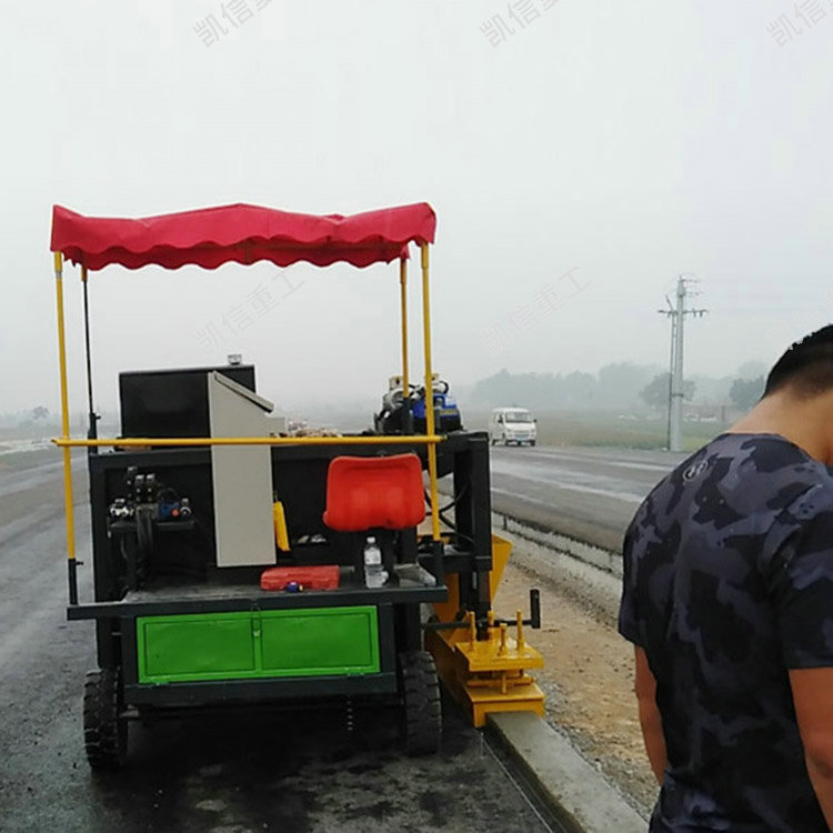 小型路缘石滑模机