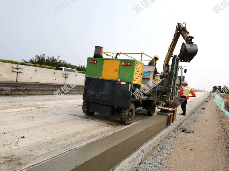 四川路肩石滑模机一次成型